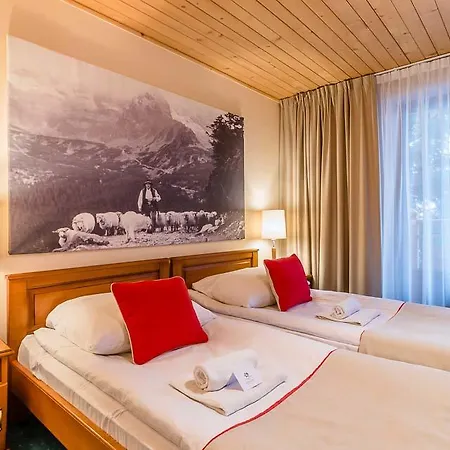 Sichlanski Dworek & 4*