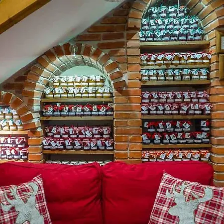 Sichlanski Dworek & 4*