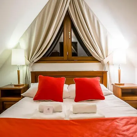 Sichlanski Dworek Bed & Breakfast