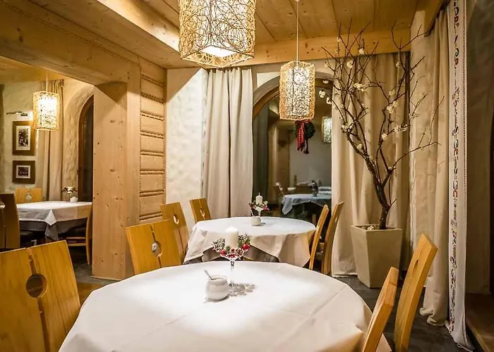 Sichlanski Dworek & 4*